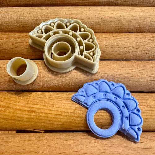 Gözlük tutucu plastik kesici TRIBAL SUNFLOWER; 46 mm