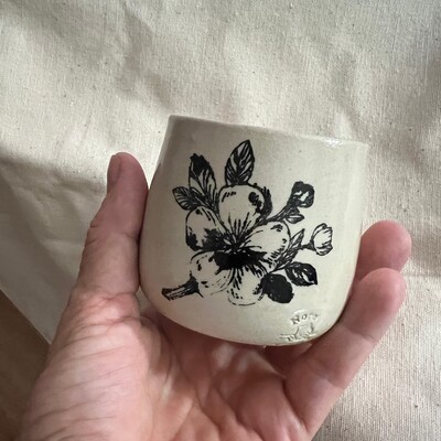 Paku Malzeme - Mesh Stencil Ceramic Cup Col. Spring Florals-4 (22*11 cm) (1) Paku Malzeme - Mesh Stencil Ceramic Cup Col. Spring Florals-4 (22*11 cm) (1)
