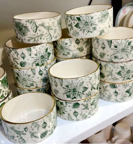 Mesh Stencil Ceramic Mug Col. Pionsettias & Pine Cones; 30*10 cm