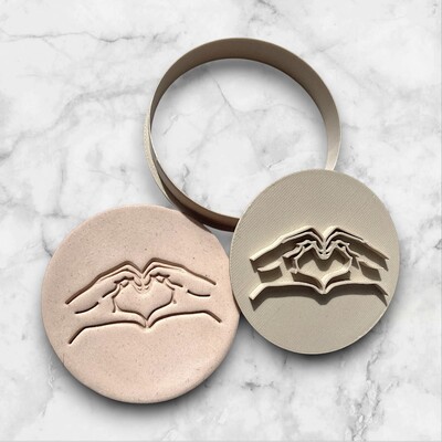 Paku Malzeme - Plastik kesici / embosser baskı HEART HAND; 70 mm