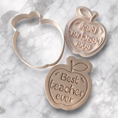 Paku Malzeme - Plastik kesici + embosser baskı seti BEST TEACHER EVER; 68x60 mm
