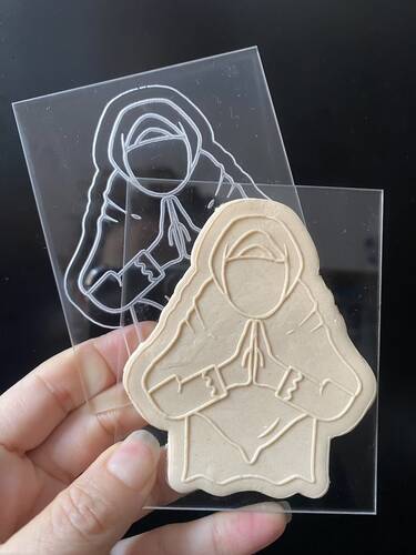 Pop-it acrylic stamp PRAYER WOMAN; 10*8 cm