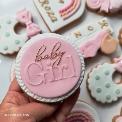 Paku Malzeme - Pop-it stamp kaşe Kız Bebek; 8,0*8,0 cm (1)